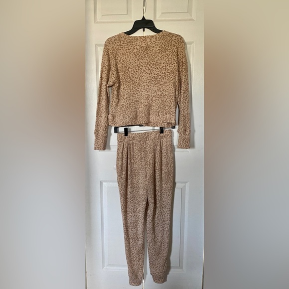 Hippie Rose Cheetah Print Pajama Set w/ pockets, drawstrings, and elastic cuffs - Picture 3 of 7